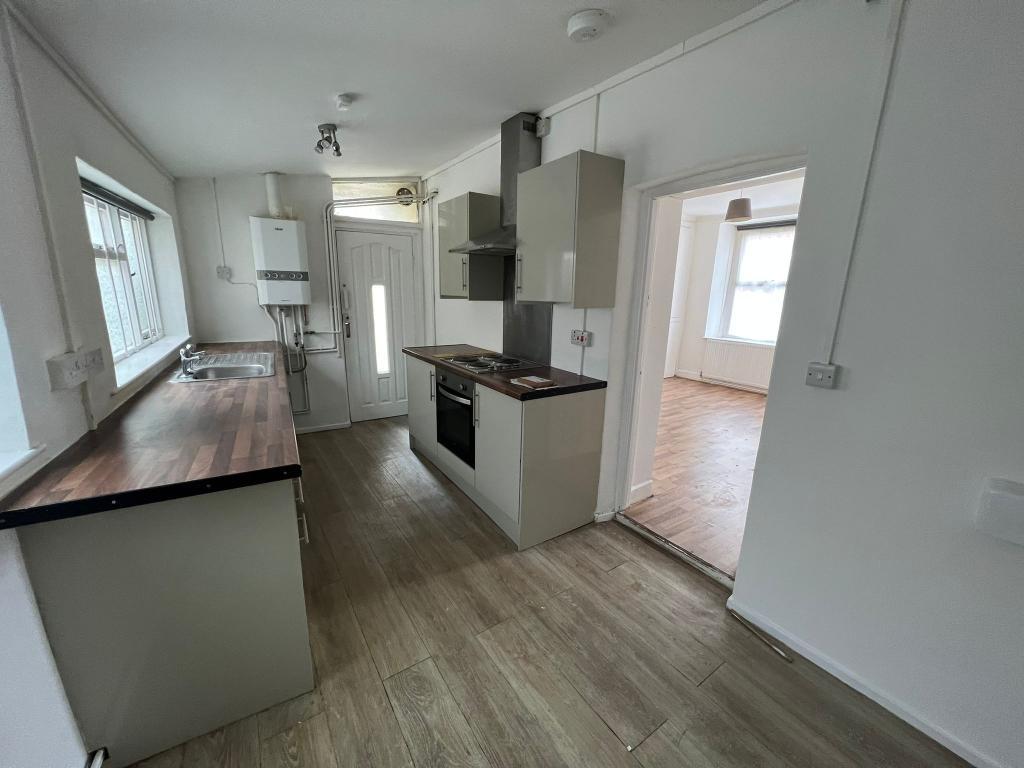 52 Sterry Road,Gowerton,Swansea 4 bed terraced house £800 pcm (£185 pw)