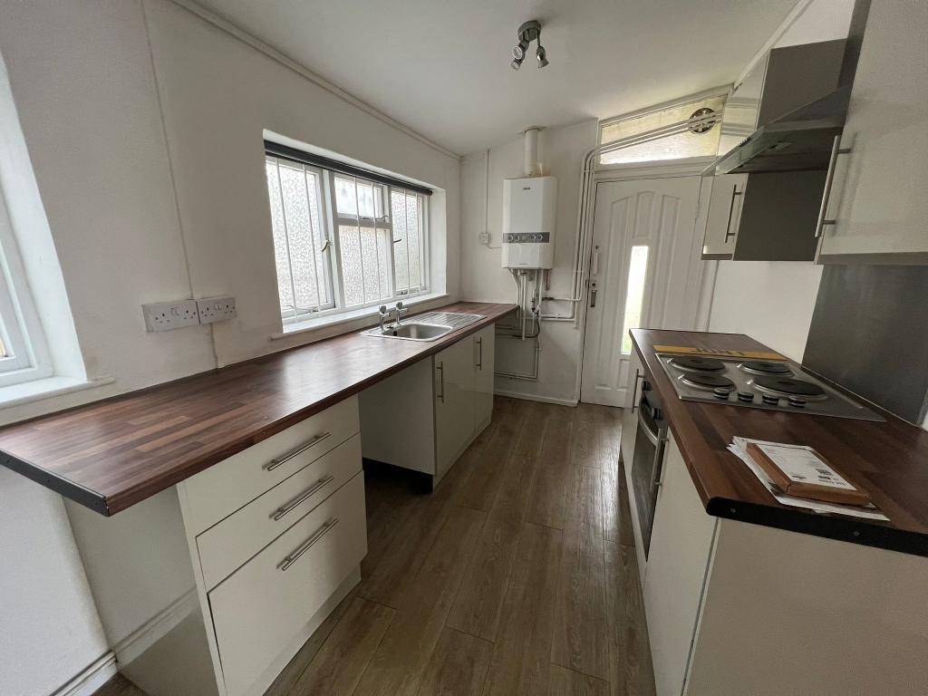 52 Sterry Road,Gowerton,Swansea 4 bed terraced house £800 pcm (£185 pw)