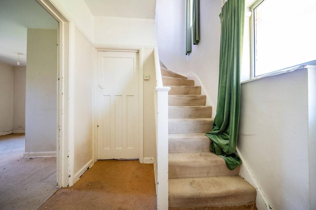 Sanway Road, Byfleet, West Byfleet, KT14 3 bed semidetached house £400,000