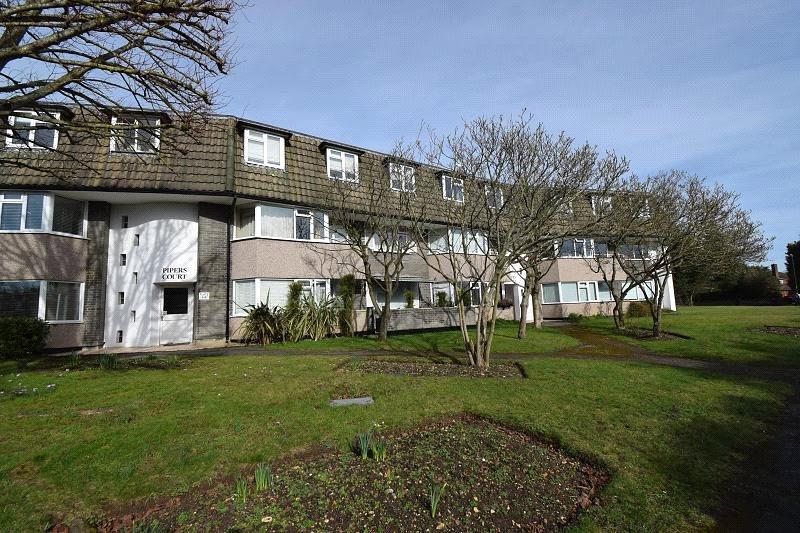 Pipers Court, The Fairway, Burnham, Bucks, SL1 1 bed apartment £950