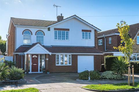 4 bedroom detached house for sale - Wyatts Drive, Thorpe Bay, Essex, SS1