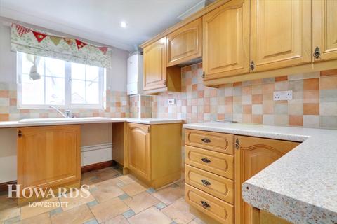 8 Aspen Coppice, Lowestoft, NR32 4UL