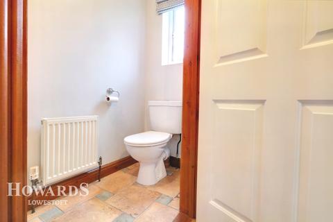 8 Aspen Coppice, Lowestoft, NR32 4UL