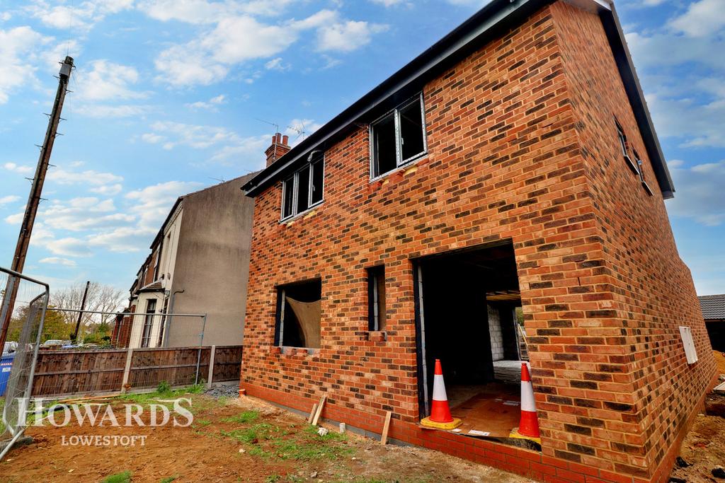 Heath Road, LOWESTOFT 3 bed detached house £375,000