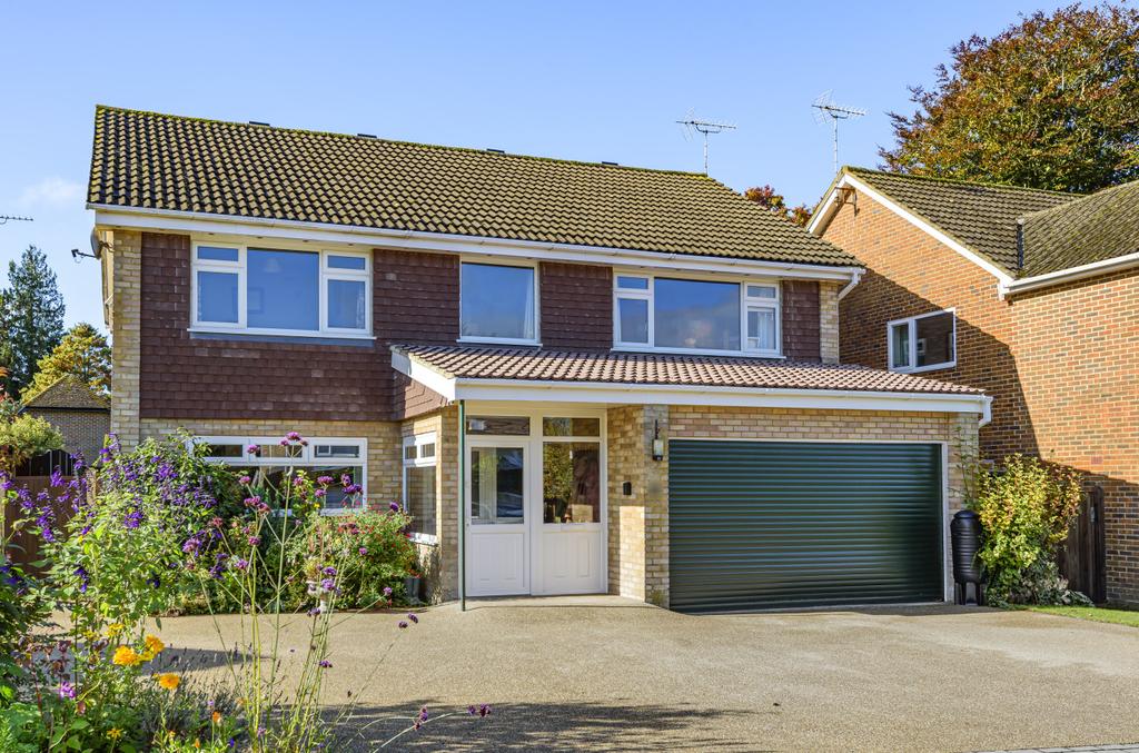 Liphook 4 bed detached house for sale £835,000
