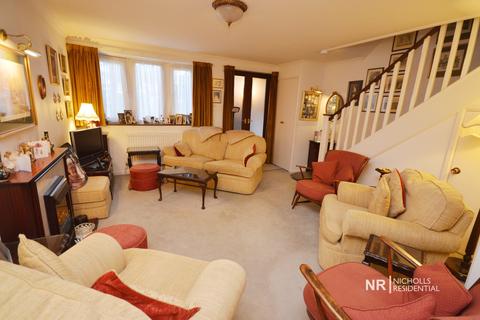 3 bedroom end of terrace house for sale - Angus Close, Chessington, Surrey. KT9