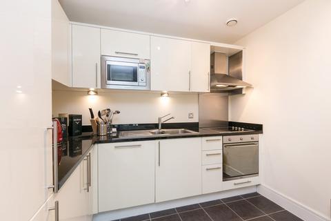 2 bedroom apartment to rent, Prestons Road, London, E14