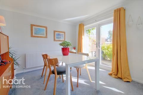4 bedroom detached house for sale - Honeymeade Close, Bury St Edmunds