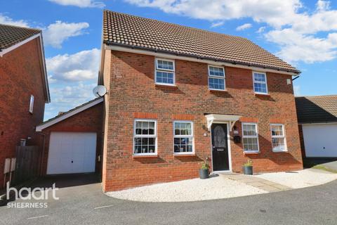 4 bedroom detached house for sale - Charlock Drive, Sheerness