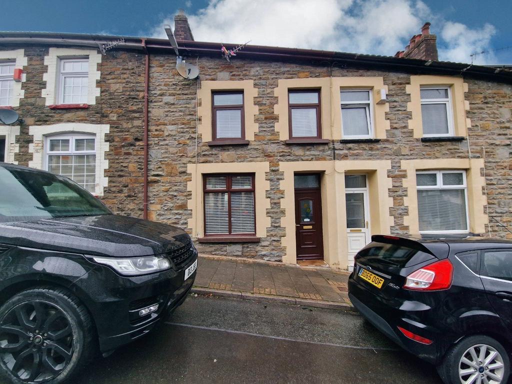 Elm Street, Ferndale, Rhondda Cynon Taf, CF43 3 bed terraced house £124,950