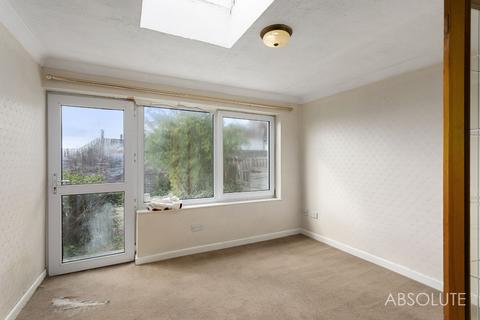 18 Bay View, Paignton, TQ3 2DL
