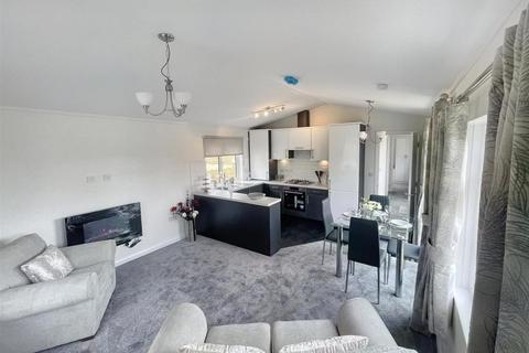 2 bedroom lodge for sale, Ashford, Kent, TN27