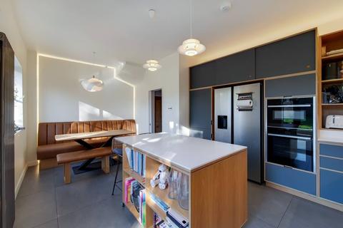 109 Dallinger Road, London, SE12 0TQ