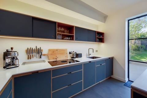 109 Dallinger Road, London, SE12 0TQ