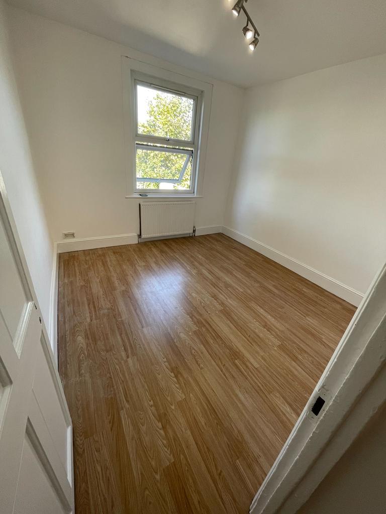 Norman Road, London, E11 4 bed terraced house £2,200 pcm (£508 pw)