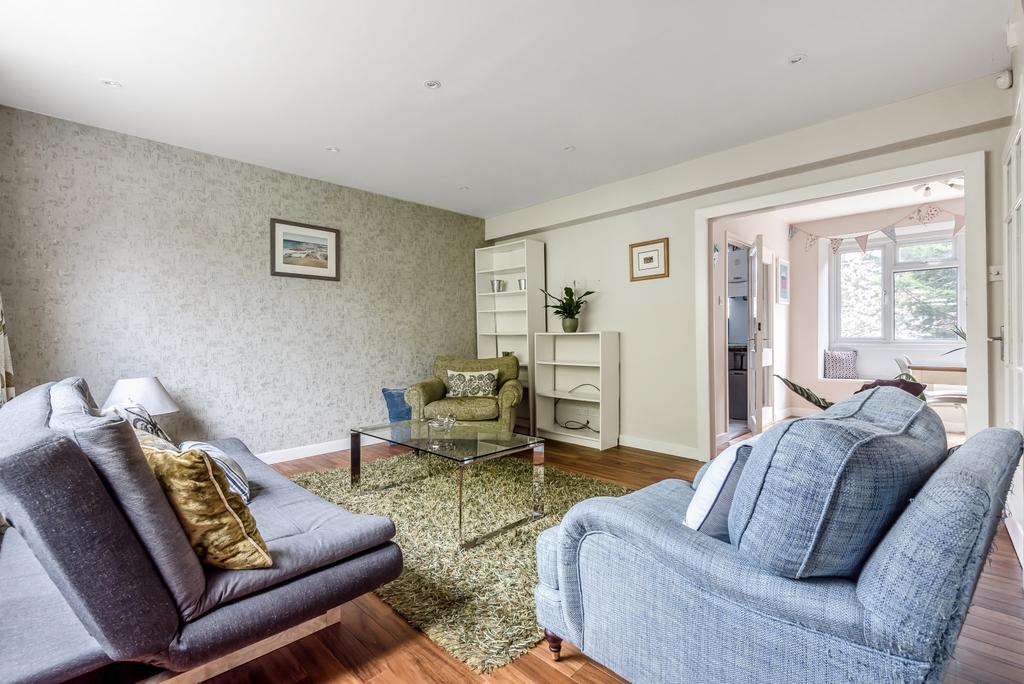 Courtlands Avenue Lee SE12 2 bed flat £1,500 pcm (£346 pw)