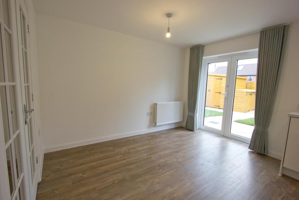 Huntsman Road, Trumpington, Cambridge 3 bed semidetached house £1,675 pcm (£387 pw)