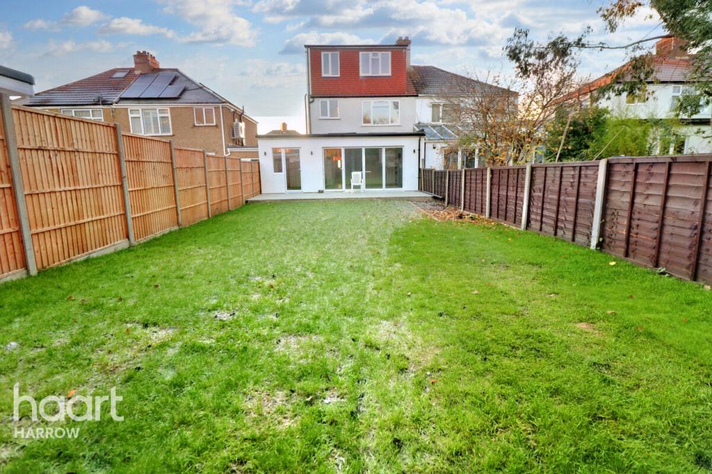 Drummond Drive, Stanmore 5 bed semidetached house £800,000