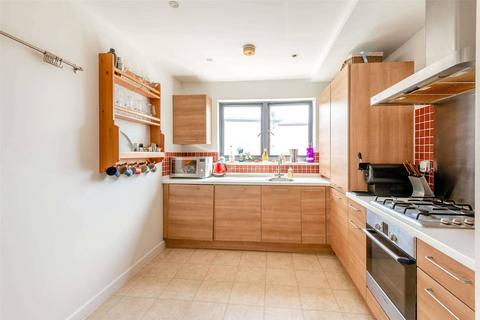 Flat 15, Radcliffe House Rollason Way, Brentwood, CM14 4DY