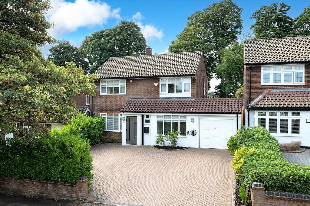 Upper Hall Park, Berkhamsted HP4 4 bed detached house £1,100,000