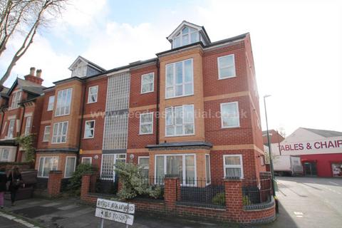 4 bedroom apartment to rent, Castle Boulevard, Lenton, England