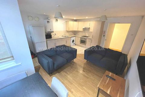 4 bedroom apartment to rent, Castle Boulevard, Lenton, England