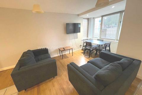 4 bedroom apartment to rent, Castle Boulevard, Lenton, England