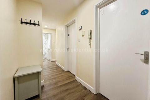 4 bedroom apartment to rent, Castle Boulevard, Lenton, England