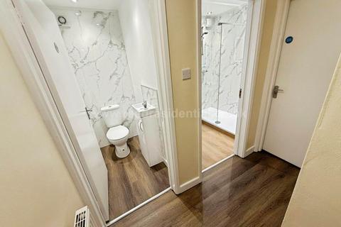 4 bedroom apartment to rent, Castle Boulevard, Lenton, England