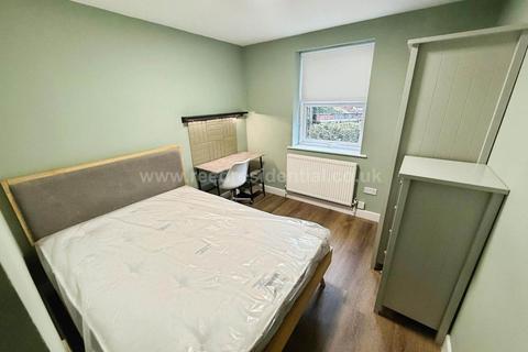4 bedroom apartment to rent, Castle Boulevard, Lenton, England