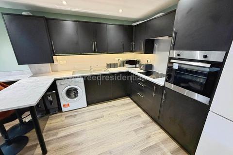 4 bedroom apartment to rent, Castle Boulevard, Lenton, England
