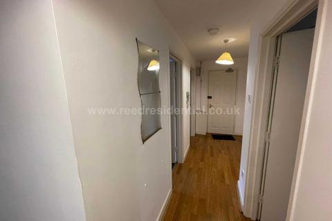 4 bedroom apartment to rent, Castle Boulevard, Lenton, England