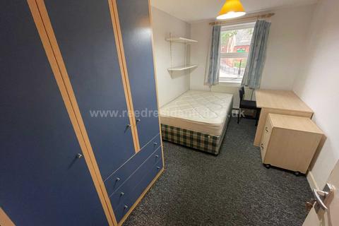 4 bedroom apartment to rent, Castle Boulevard, Lenton, England
