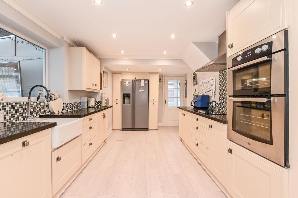 Uxbridge Road, Mill End, Rickmansworth, WD3 3 bed semidetached house