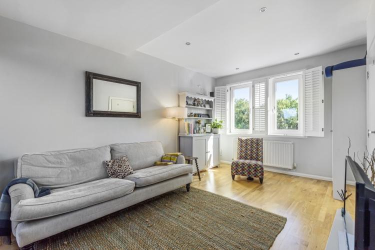 Gleneagle Road London Sw16 2 Bed Apartment - £1,595 Pcm (£368 Pw)