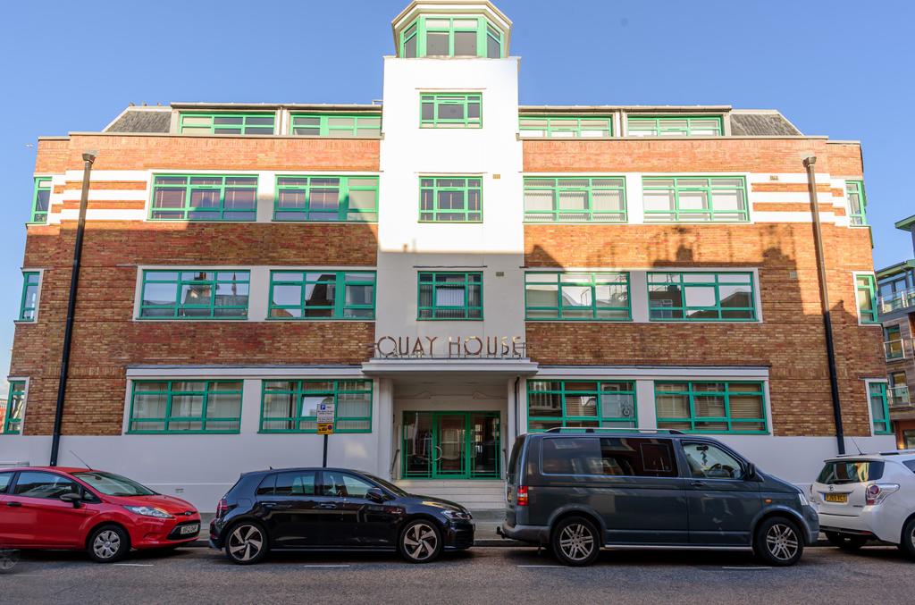 Seagers Court, Portsmouth PO1 1 bed flat for sale £78,000
