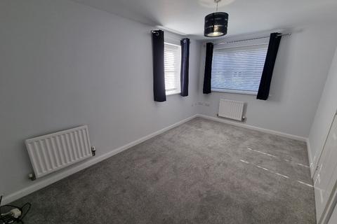 2 bedroom end of terrace house to rent, Millers Way