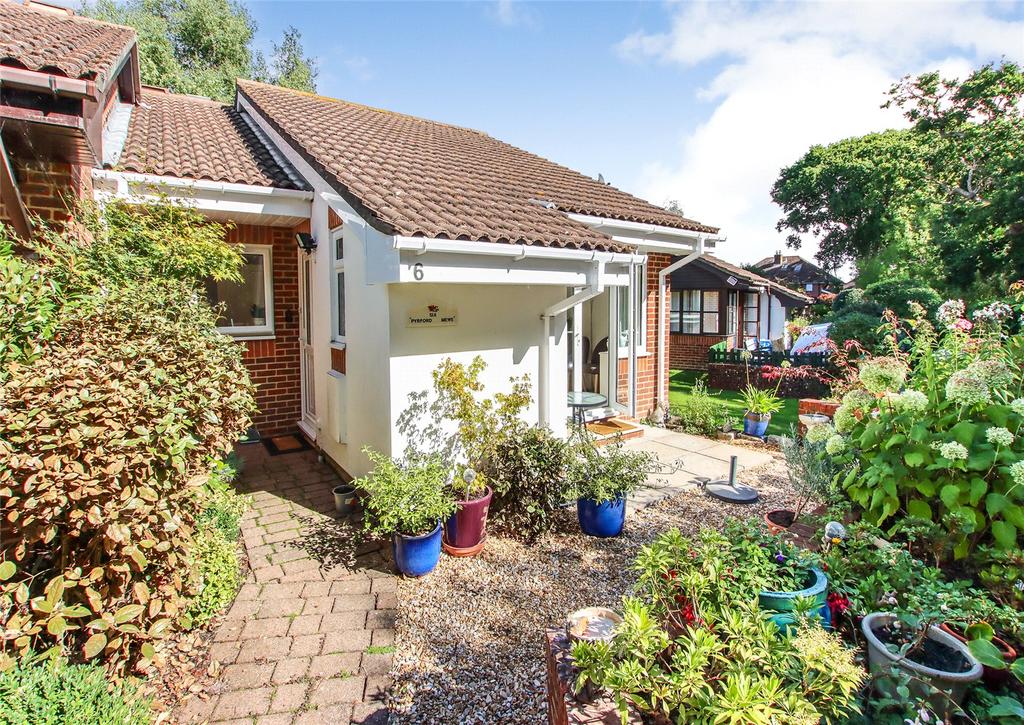 Pyrford Mews, Belmore Lane, Lymington, Hampshire, SO41 2 bed bungalow