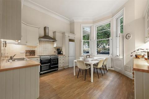 4 bedroom flat for sale, St. George's Square, SW1V