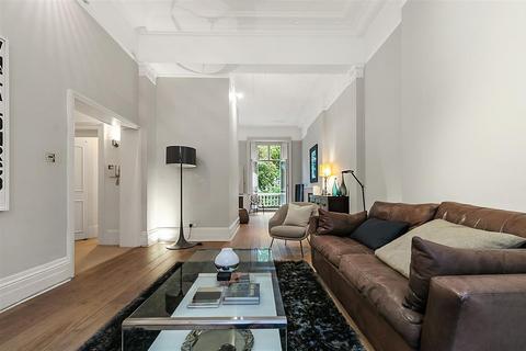 4 bedroom flat for sale, St. George's Square, SW1V