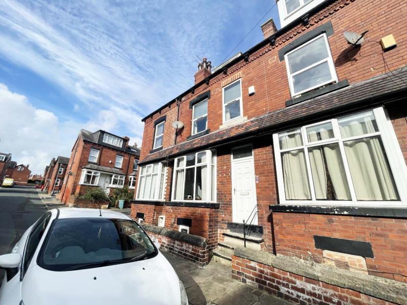 LUMLEY AVENUE, BURLEY PARK, LEEDS, LS4 2LR 4 bed end of terrace house