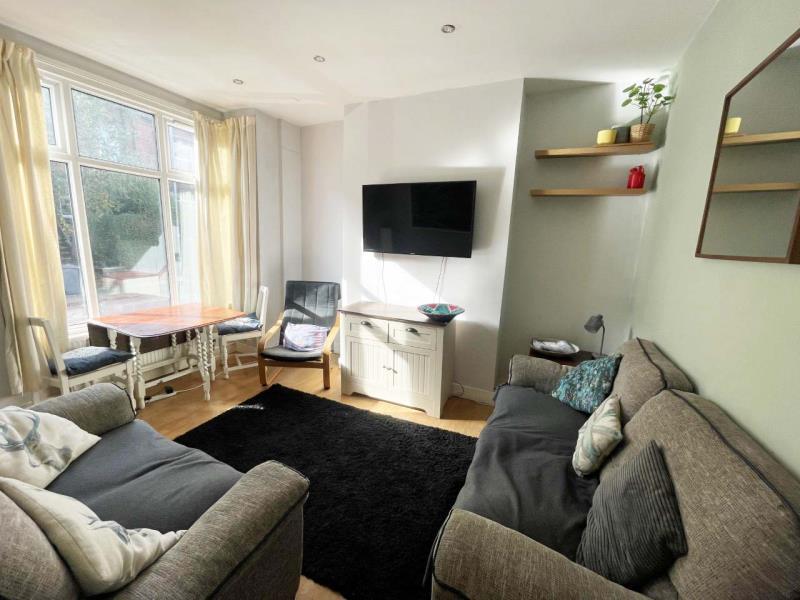 LUMLEY AVENUE, BURLEY PARK, LEEDS, LS4 2LR 4 bed end of terrace house £1,200 pcm (£277 pw)