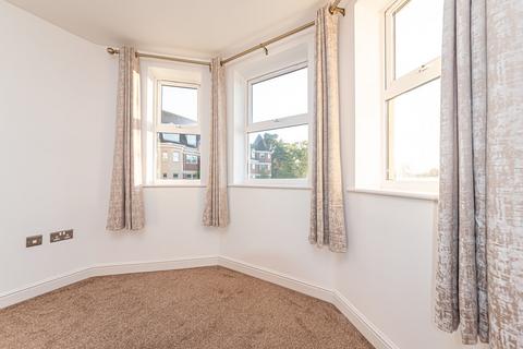 2 bedroom flat to rent, Camberley, Surrey