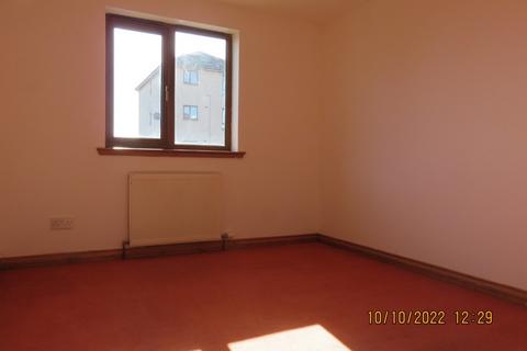 2 bedroom flat to rent, Kingslaw Court, Kirkcaldy.