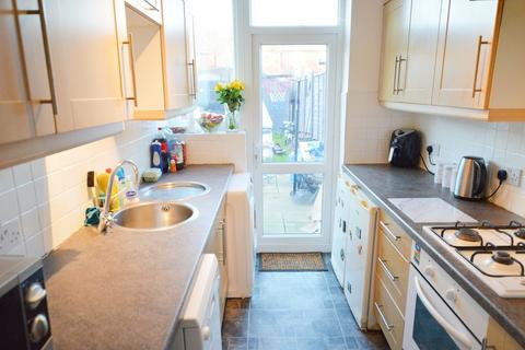 2 bedroom terraced house to rent, Goodwin Road, Slough