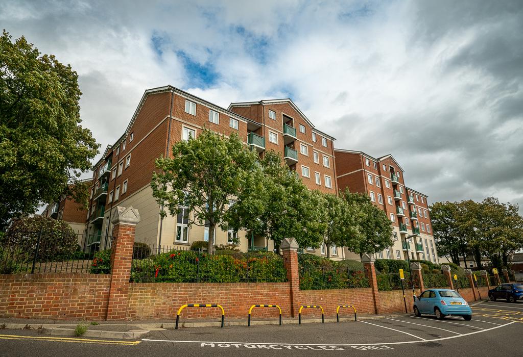 Montague Court, WestcliffonSea, Essex 1 bed flat for sale £140,000