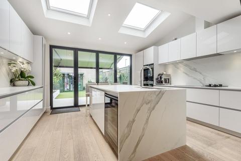 21 Bridgford Street, London, SW18 3TQ