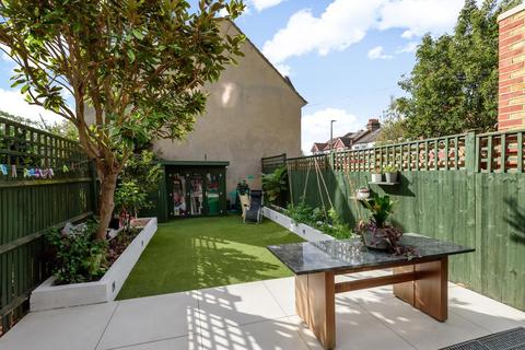 21 Bridgford Street, London, SW18 3TQ