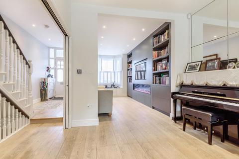21 Bridgford Street, London, SW18 3TQ