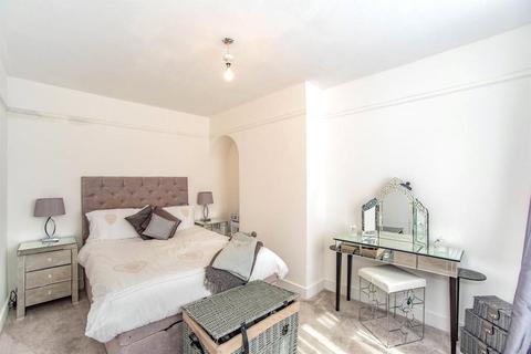 11 Cornwell Avenue, Gravesend, DA12 5HS
